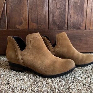 Sorel Brown Suede Ankle Booties